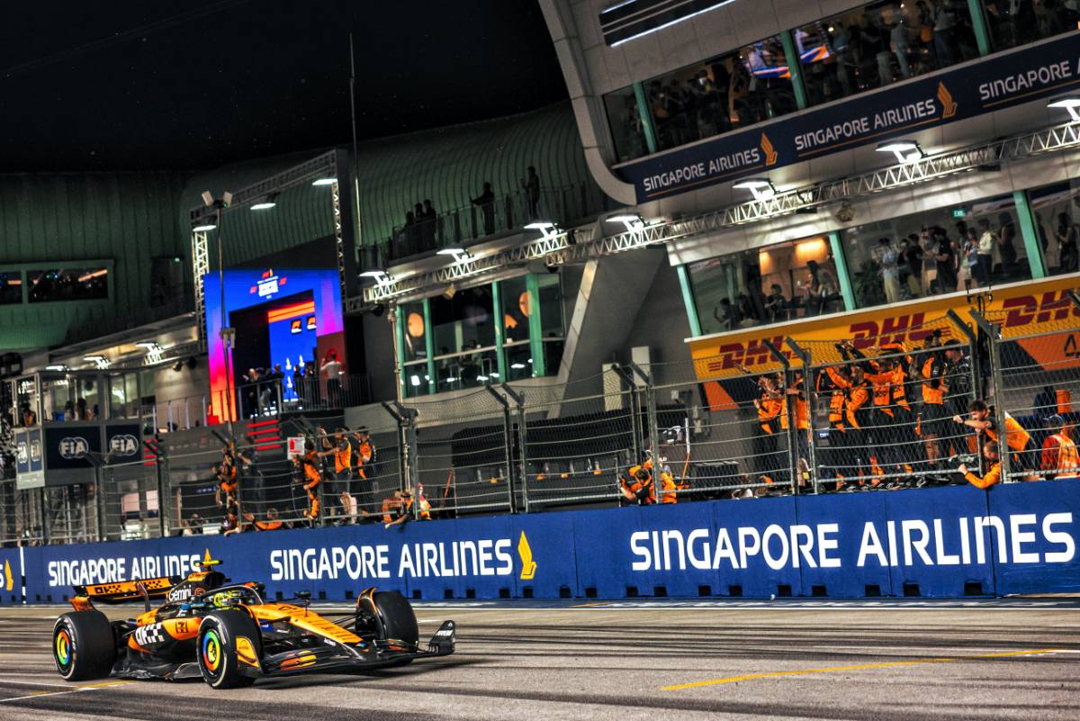 【限定】F1 2018年シンガポールGPオフィシャルプログラム　フォーミュラ1 限定】F1 2018年シンガポールGPオフィシャルプログラム