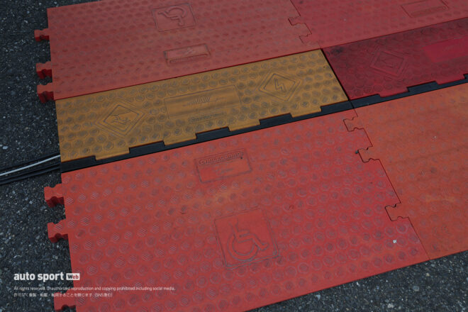 パドック内に設置されていた減速ハンプにも『MotoGP』のロゴが入っている／2025MotoGP第17戦日本GP