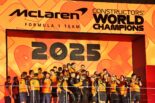 2025年コンストラクターズタイトル獲得を表彰台で祝うマクラーレン