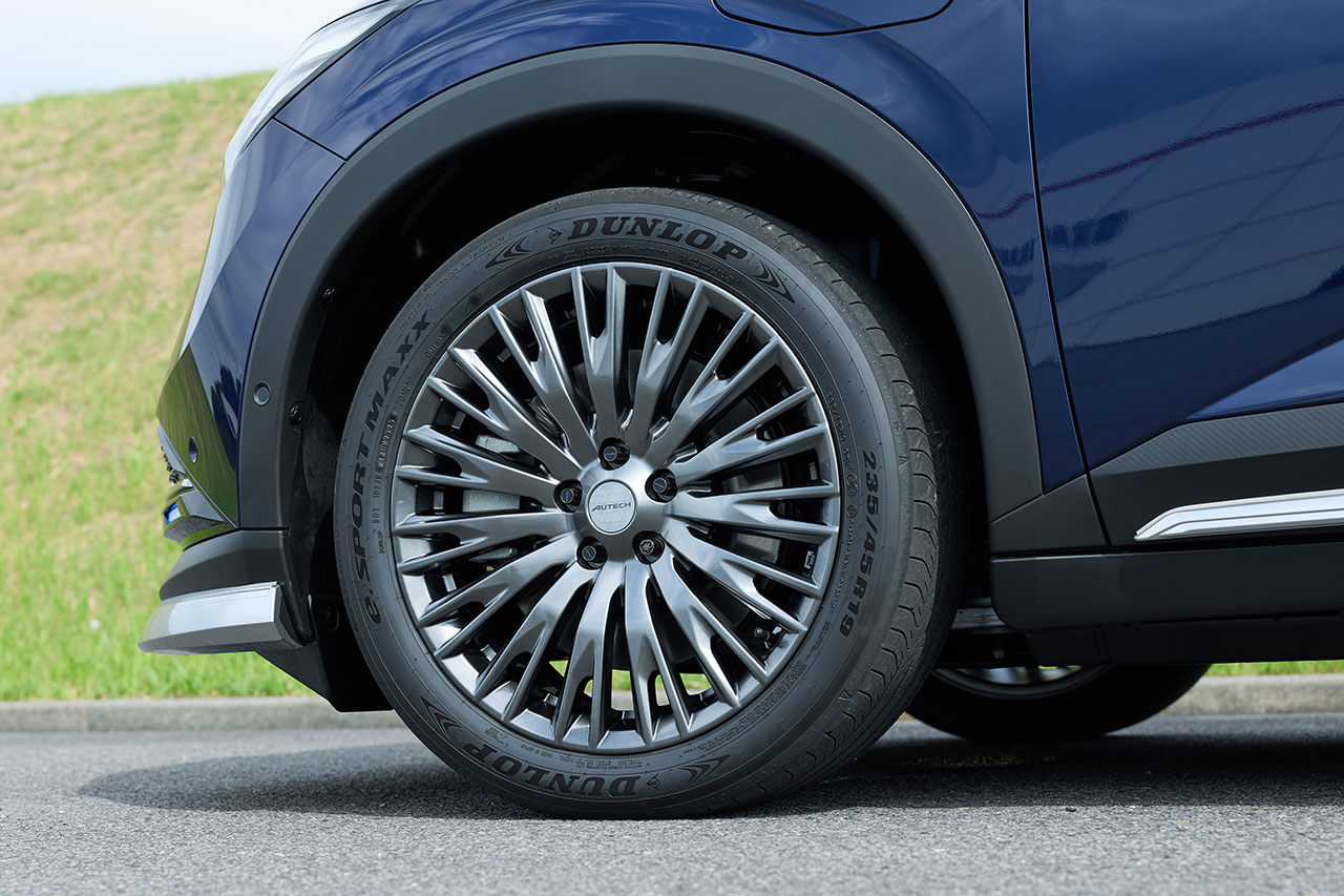 新型ニッサン・リーフ“B7”にオーテックが登場。高級感を高める専用パーツやダーク金属調19インチホイールを装備