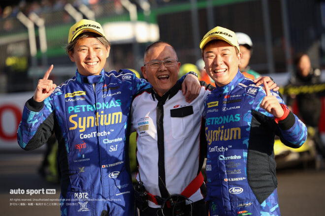 吉本大樹、俣野俊典チーム代表、河野駿佑（Syntium LMcorsa LC500 GT）