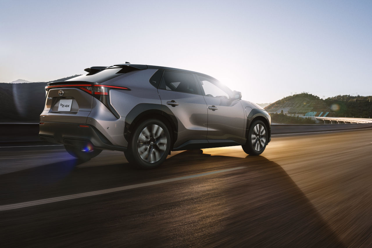 トヨタの電気自動車『bZ4X』が一部改良。一充電走行距離が3割増の746kmに