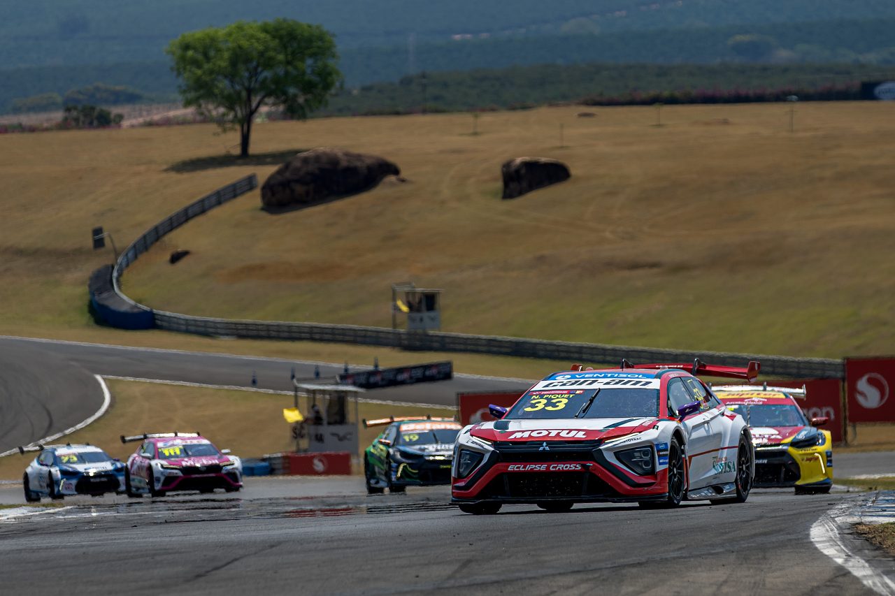 同地2週連続開催で“伏兵”ラファエル鈴木が躍進も、まさかの日曜メインレース失格処分に／ストックカー・ブラジル第8戦