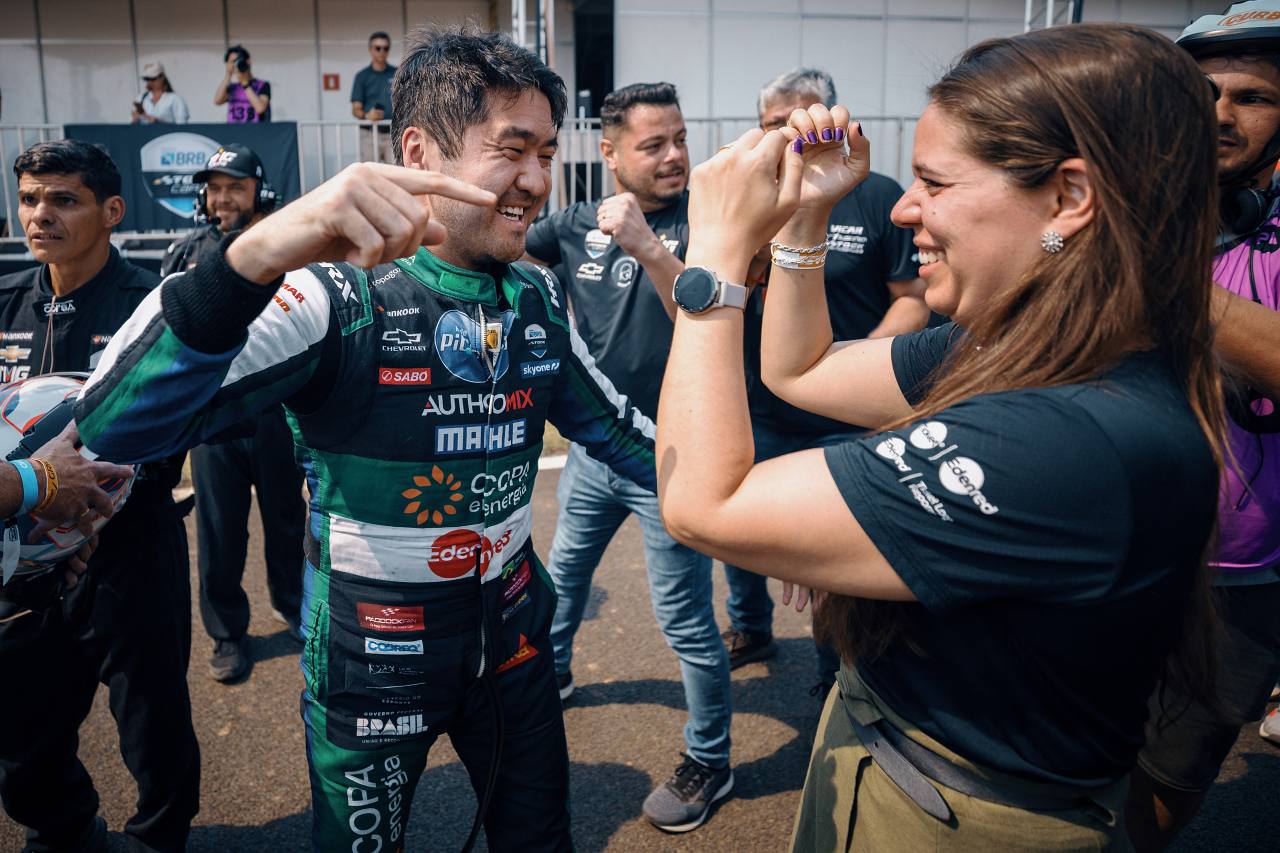 同地2週連続開催で“伏兵”ラファエル鈴木が躍進も、まさかの日曜メインレース失格処分に／ストックカー・ブラジル第8戦