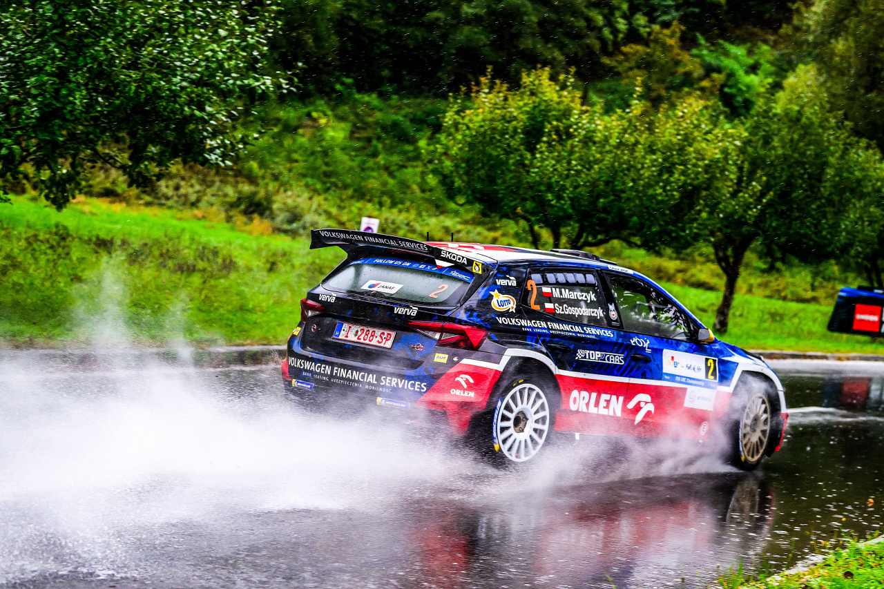 ミコ・マルチェクが待望のERCチャンピオン獲得。ジョン・アームストロングが連勝で2025年シーズン最終戦を締めくくる