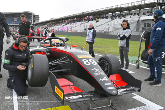 FRECAホッケンハイム戦で加藤大翔をサポートする佐藤琢磨