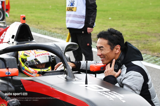 FRECAホッケンハイム戦で加藤大翔をサポートする佐藤琢磨