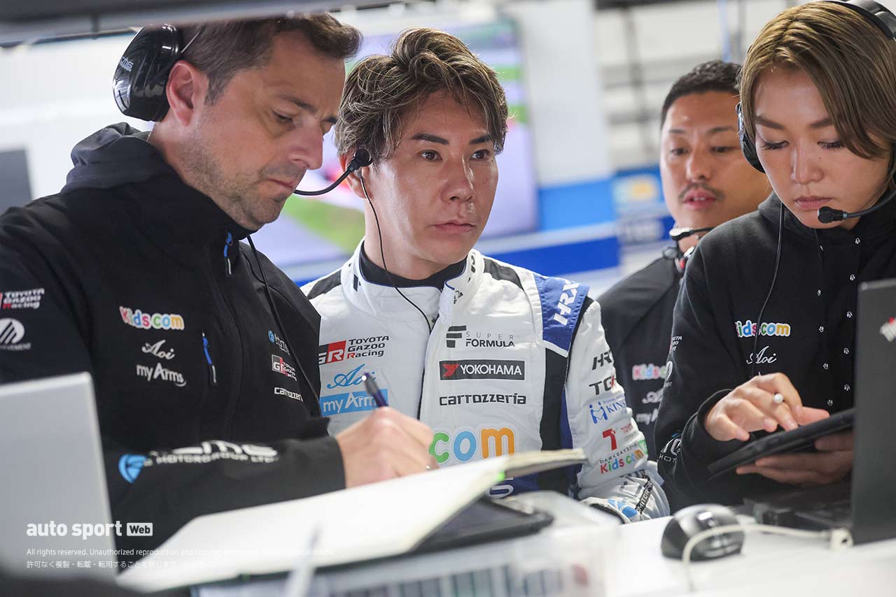 過密日程の中、雨の富士で14位となった小林可夢偉（Kids com Team KCMG）