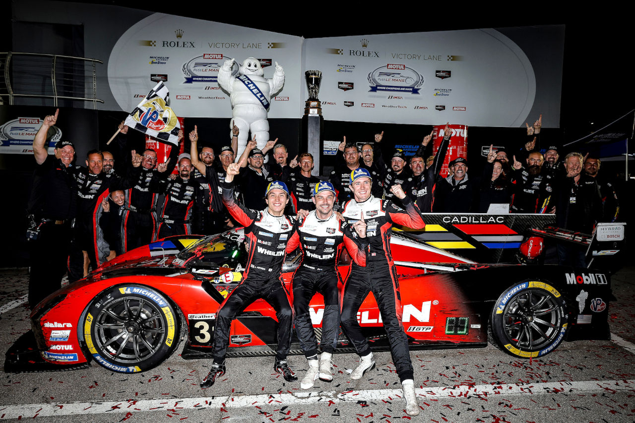 アキュラおよばず、3位入賞のポルシェがダブルタイトル獲得。IMSA最終戦プチ・ル・マン勝者はAXRキャデラックに