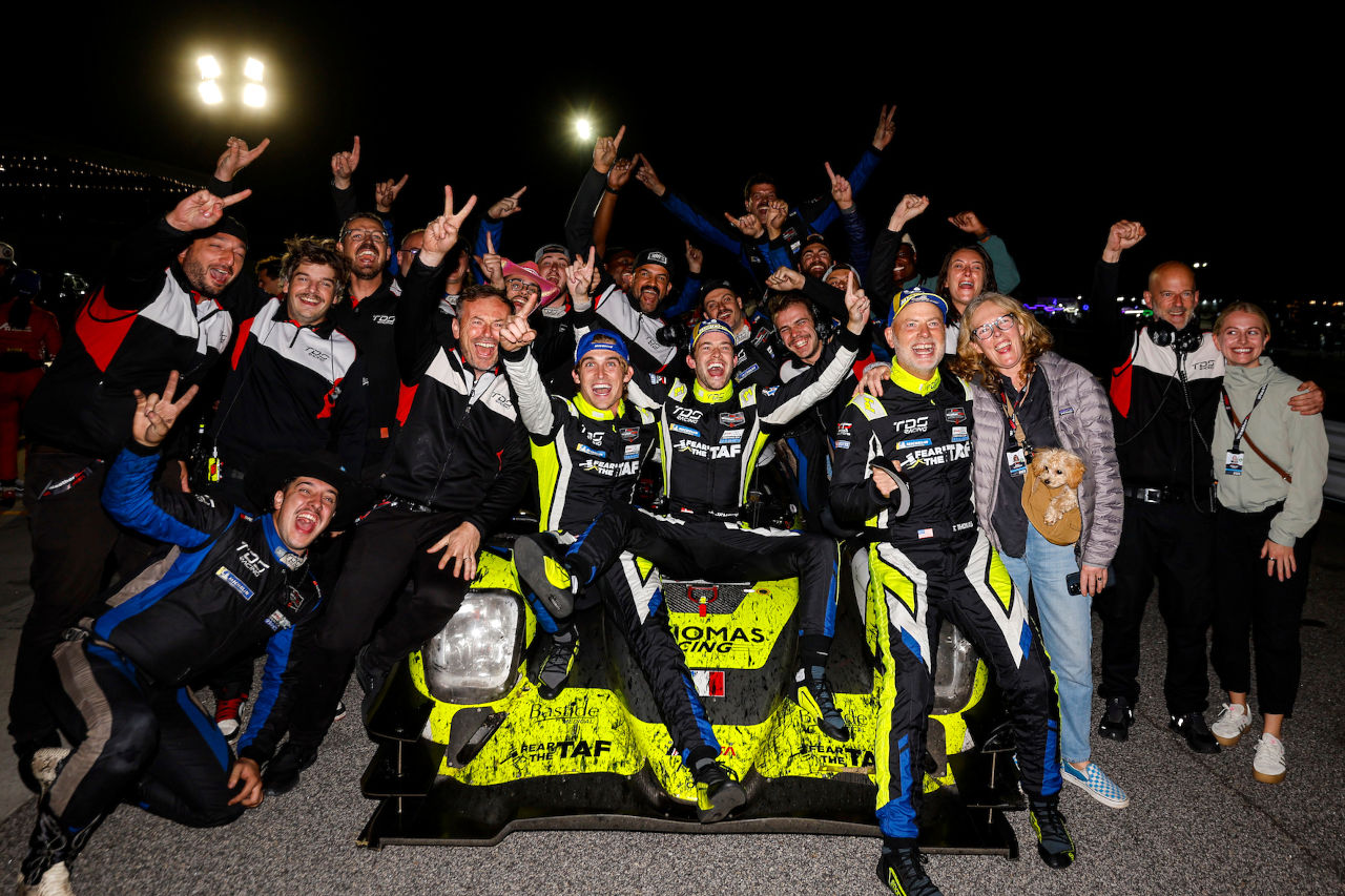 アキュラおよばず、3位入賞のポルシェがダブルタイトル獲得。IMSA最終戦プチ・ル・マン勝者はAXRキャデラックに