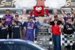 シリーズ年間最多勝記録更新。デニー・ハムリンが節目を祝う感涙の通算60勝をマーク／NASCAR第33戦