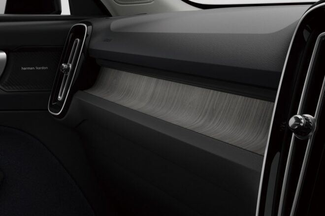 ボルボ、人気SUV『XC90／XC60』に特別な装いのモデルを設定。電動『EX40』には最終特別仕様車も