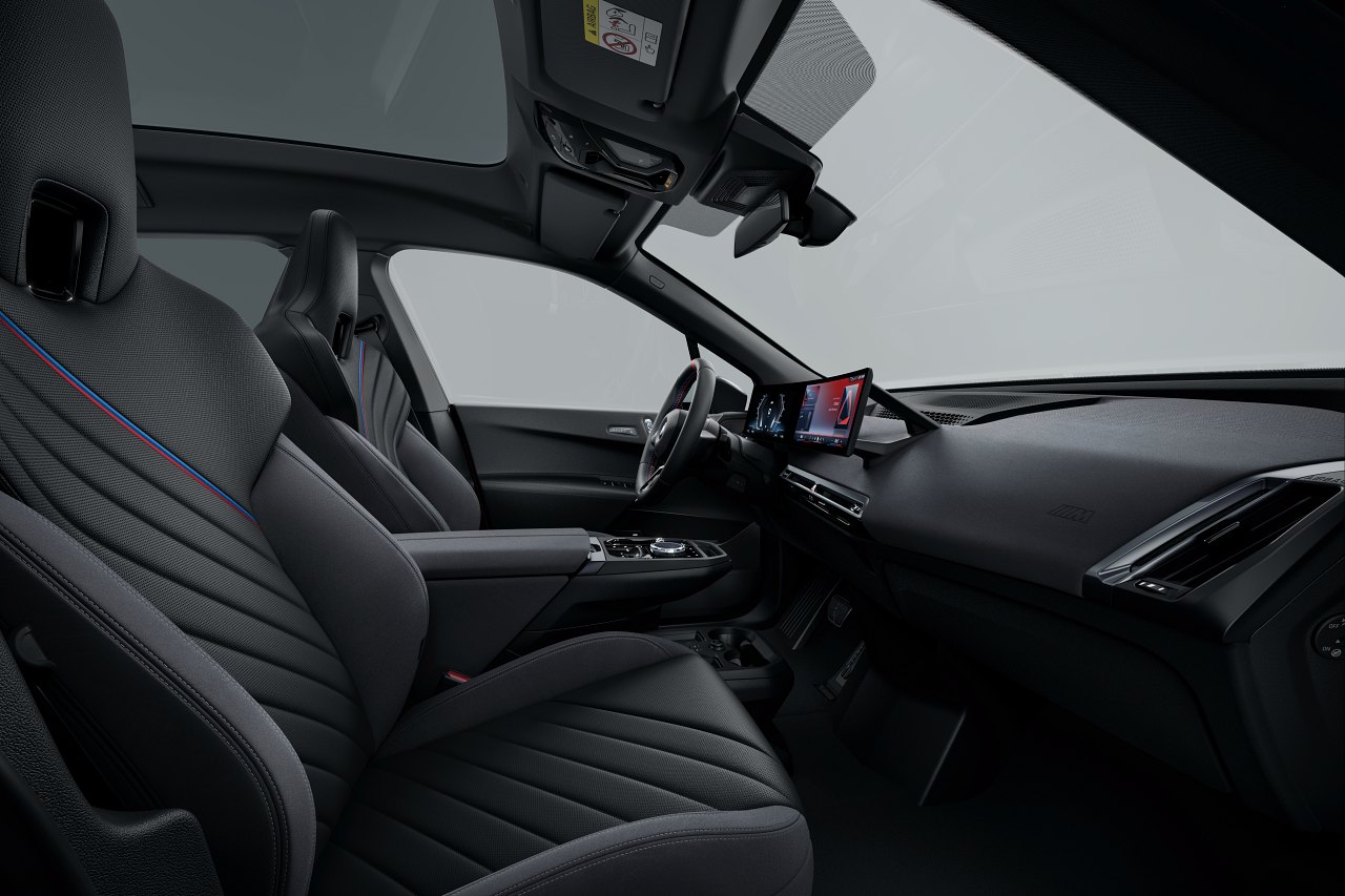 BMW、新型『iX』導入。歴代最高の最大トルク1015Nmと最長航続723kmを誇る次世代電動SAVに