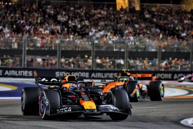 フェルスタッペンのタイヤカス フェルスタッペンがタイヤを蹴っ