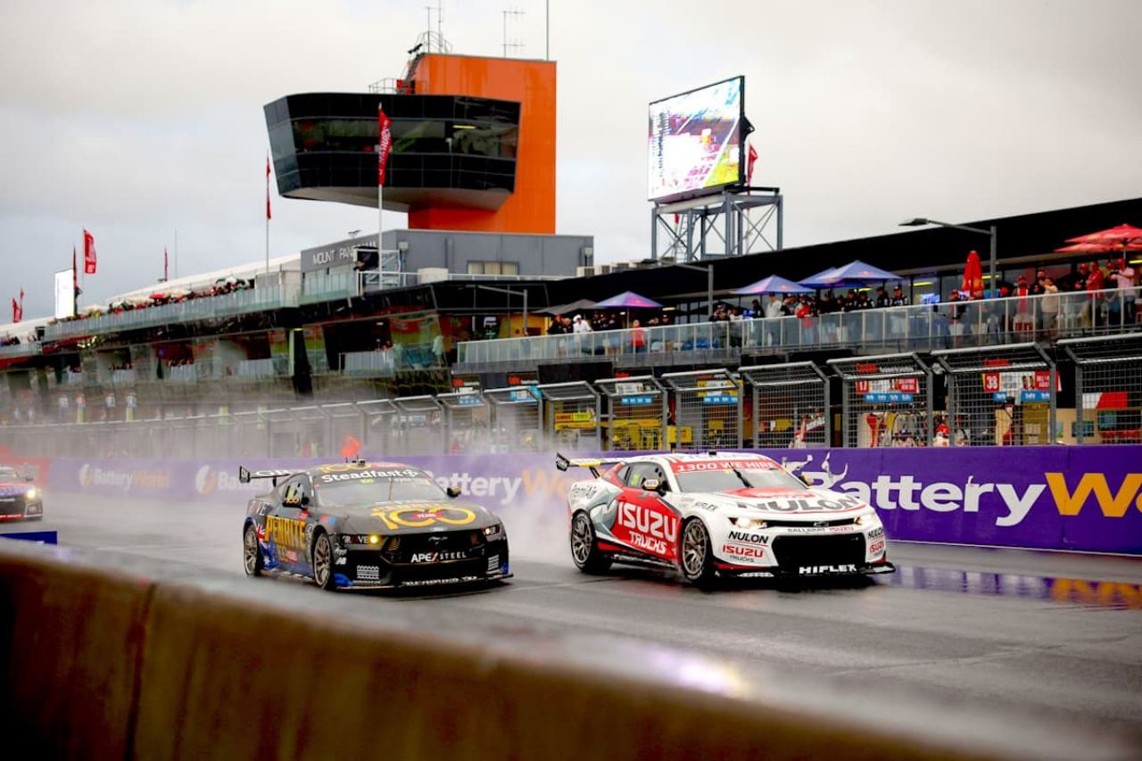 フォード陣営が“聖典”を席巻。雨絡み決勝はペイン＆タンダー組が初制覇／RSC第10戦バサースト1000