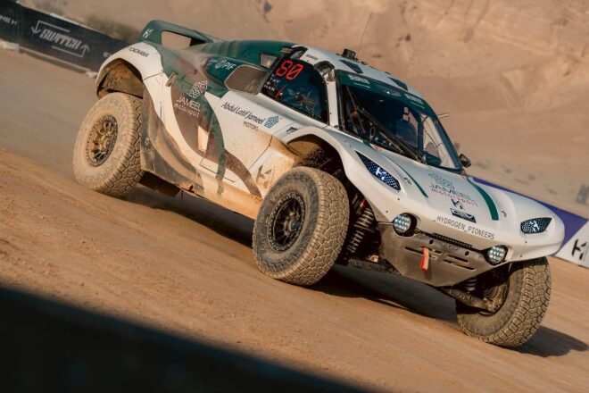 水素燃料新時代開幕。サウジ新チームのテイラー＆ハンセン組が初代ウイナーに／Extreme H開幕戦