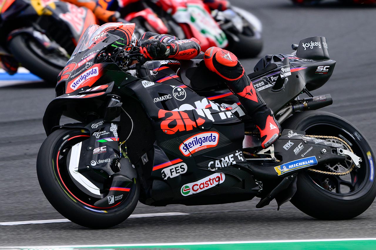 ラウル・フェルナンデスが歓喜の初優勝。挽回のベゼッチはペナルティ跳ねのけ表彰台獲得／第19戦オーストラリアGP