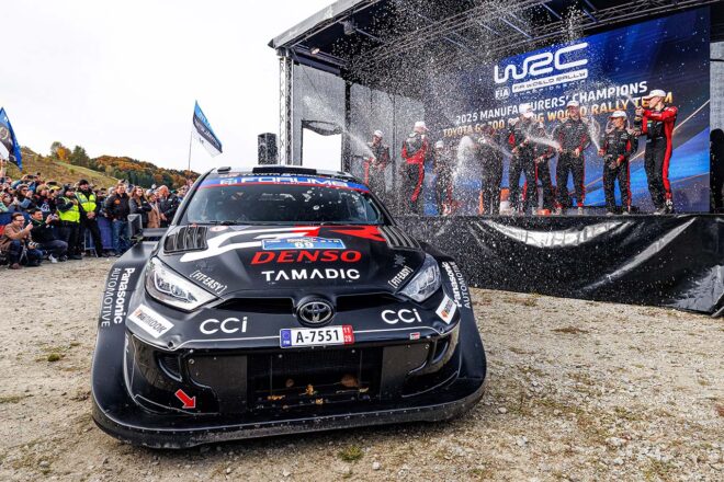 勝田貴元がF-2B戦闘機の後席に搭乗。ラリージャパンと航空自衛隊