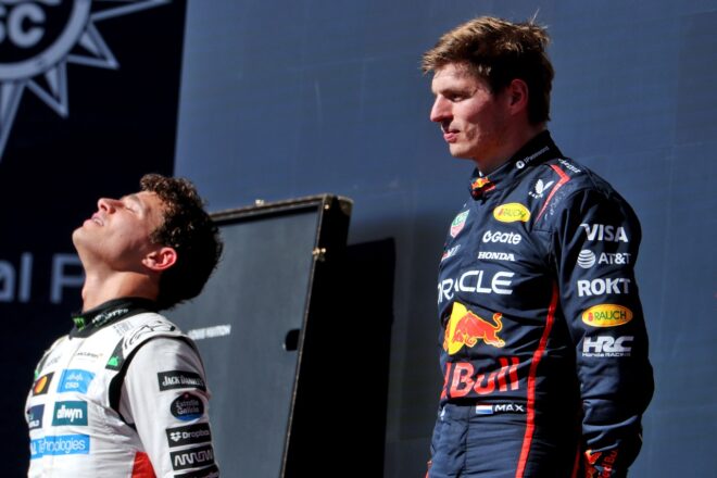 優勝したマックス・フェルスタッペン（レッドブル）と2位ランド・ノリス（マクラーレン）
