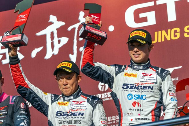 TEAM 5ZIGENのニッサンGT-Rが北京市街地で総合優勝飾る。最終戦までもつれたタイトル争いは王者ペアが連覇達成／GTワールドチャレンジ・アジア