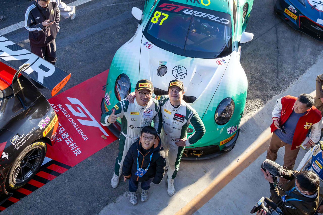 TEAM 5ZIGENのニッサンGT-Rが北京市街地で総合優勝飾る。最終戦までもつれたタイトル争いは王者ペアが連覇達成／GTワールドチャレンジ・アジア