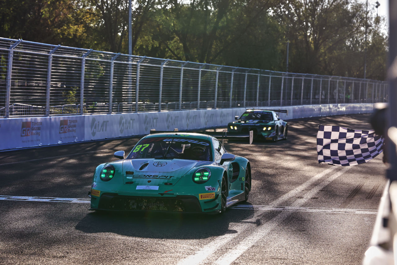 TEAM 5ZIGENのニッサンGT-Rが北京市街地で総合優勝飾る。最終戦までもつれたタイトル争いは王者ペアが連覇達成／GTワールドチャレンジ・アジア