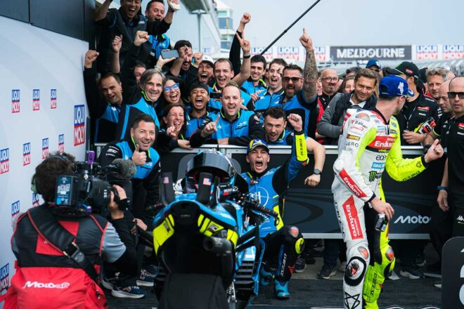 ラウル・フェルナンデス、MotoGP初表彰台が優勝に「まさか勝利を掴めるとは……。最後の5ラップは永遠のように感じた」／MotoGP第19戦オーストラリアGP