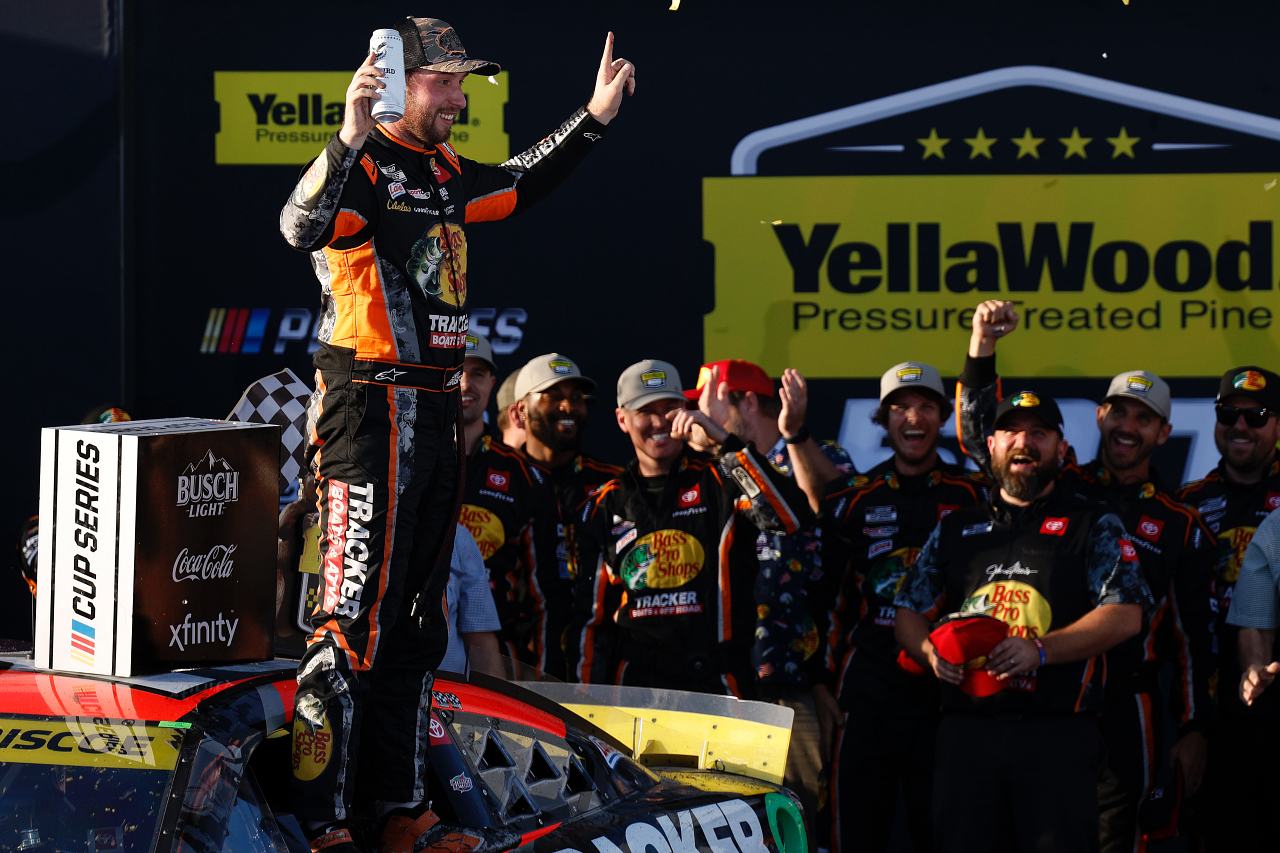 好調トヨタ陣営ふたたび。チェイス・ブリスコ勝利で自身初のタイトル決定戦進出へ／NASCAR第34戦