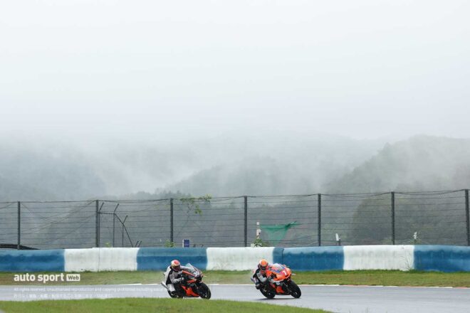 【ブログ】2年ぶりの雨にダンロップの表彰台。チャンピオン獲得だけじゃない岡山でのドラマ！／カメラマンから見た全日本ロード