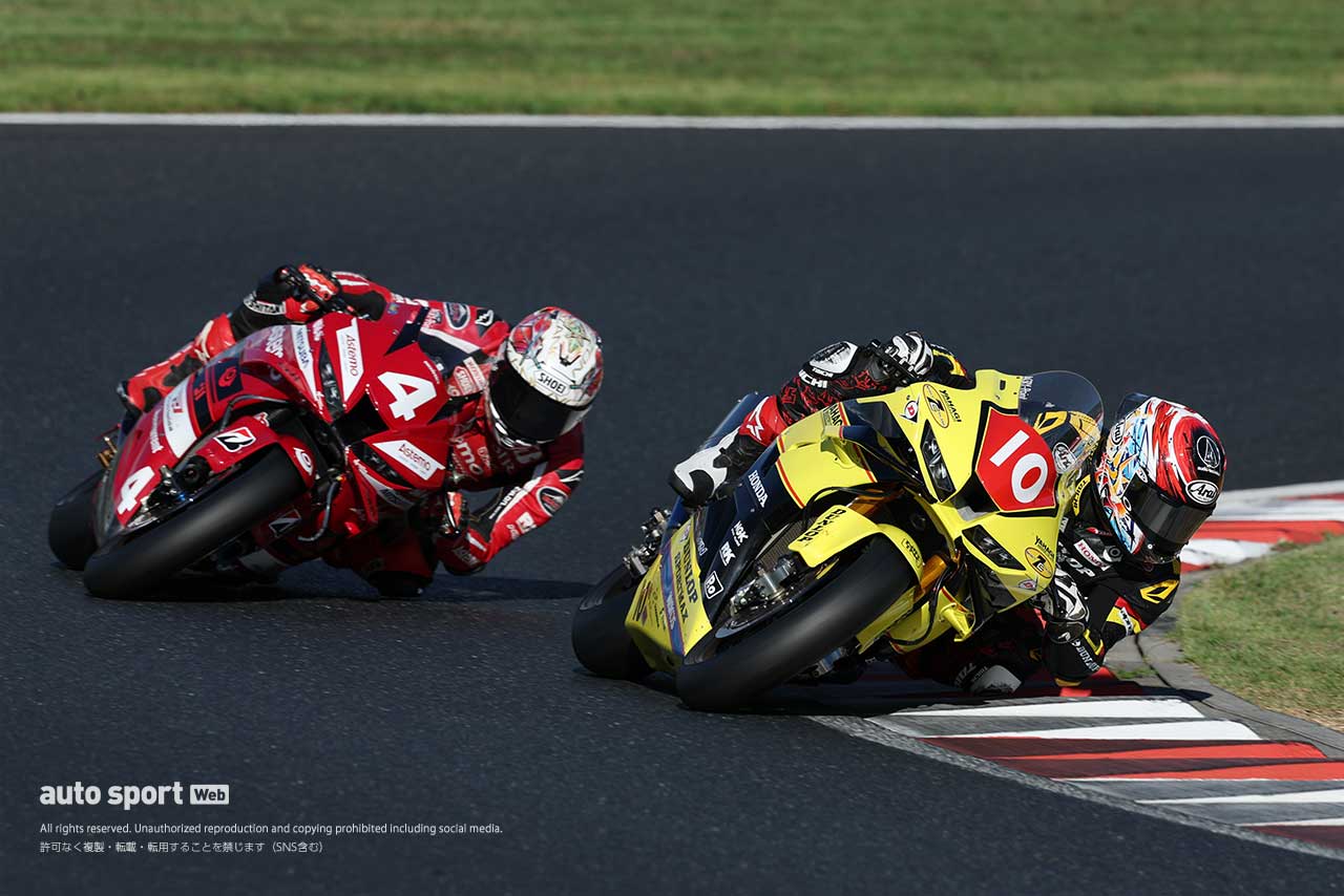 【ブログ】2年ぶりの雨にダンロップの表彰台。チャンピオン獲得だけじゃない岡山でのドラマ！／カメラマンから見た全日本ロード