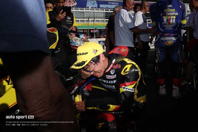 【ブログ】2年ぶりの雨にダンロップの表彰台。チャンピオン獲得だけじゃない岡山でのドラマ！／カメラマンから見た全日本ロード