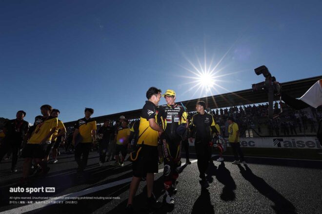 【ブログ】2年ぶりの雨にダンロップの表彰台。チャンピオン獲得だけじゃない岡山でのドラマ！／カメラマンから見た全日本ロード