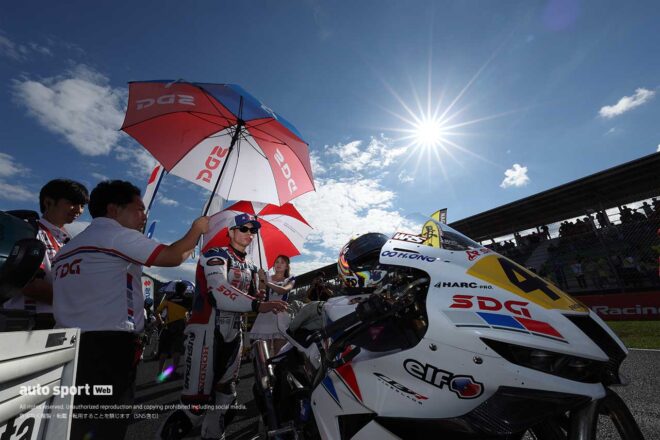 【ブログ】2年ぶりの雨にダンロップの表彰台。チャンピオン獲得だけじゃない岡山でのドラマ！／カメラマンから見た全日本ロード