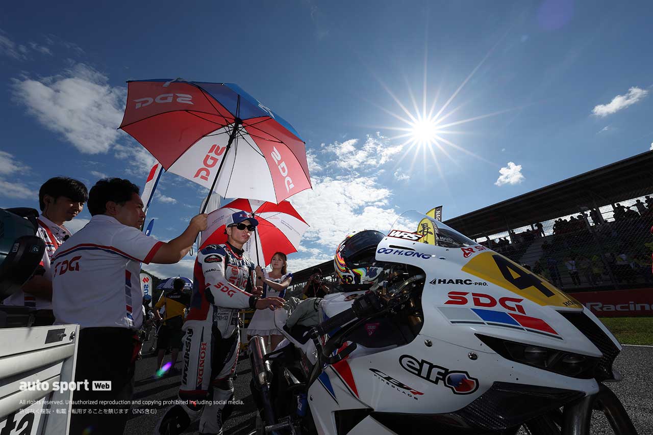 【ブログ】2年ぶりの雨にダンロップの表彰台。チャンピオン獲得だけじゃない岡山でのドラマ！／カメラマンから見た全日本ロード