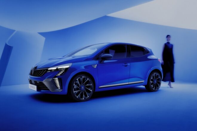 ルノー、主力ハッチバック『ルーテシア』を刷新。フルハイブリッドE-TECHの“エスプリ・アルピーヌ”も導入