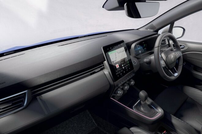 ルノー、主力ハッチバック『ルーテシア』を刷新。フルハイブリッドE-TECHの“エスプリ・アルピーヌ”も導入