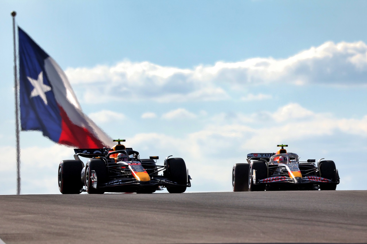 角田裕毅（レッドブル）とリアム・ローソン（レーシングブルズ）