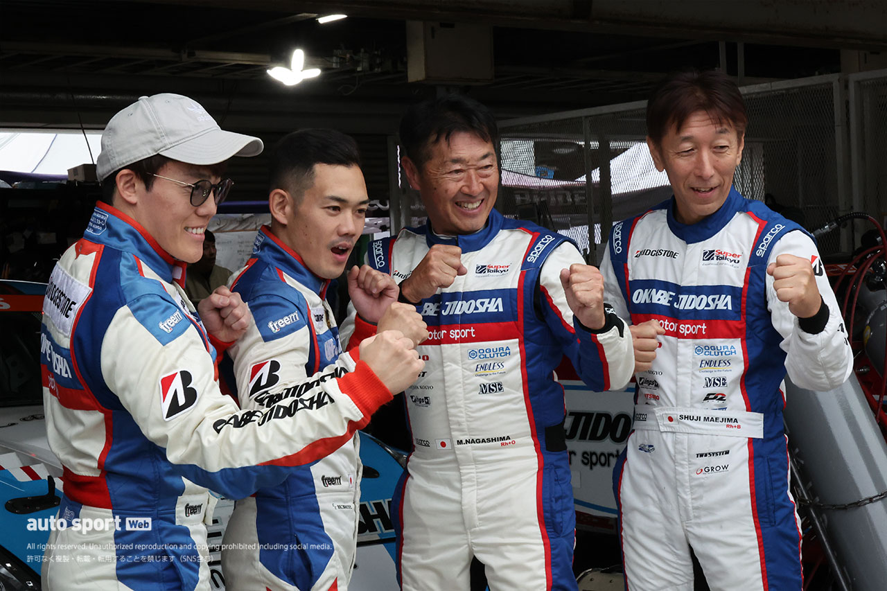 銘苅翼／元嶋成弥／長島正明／前島秀司（岡部自動車フェアレディZ34）