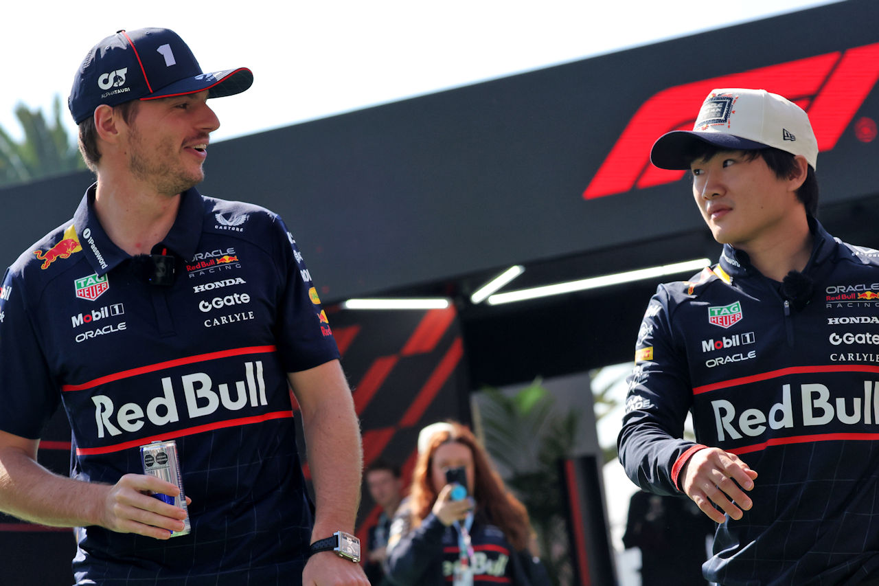 角田裕毅とマックス・フェルスタッペン(レッドブル)