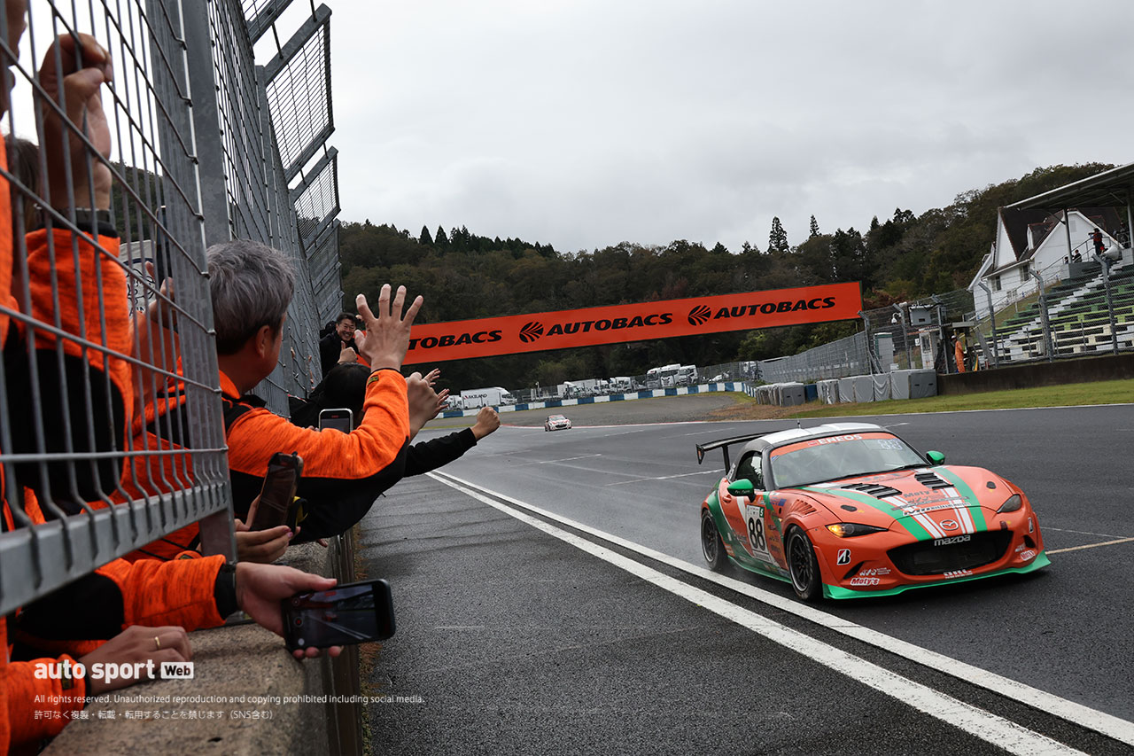 村上モータースMAZDAロードスター