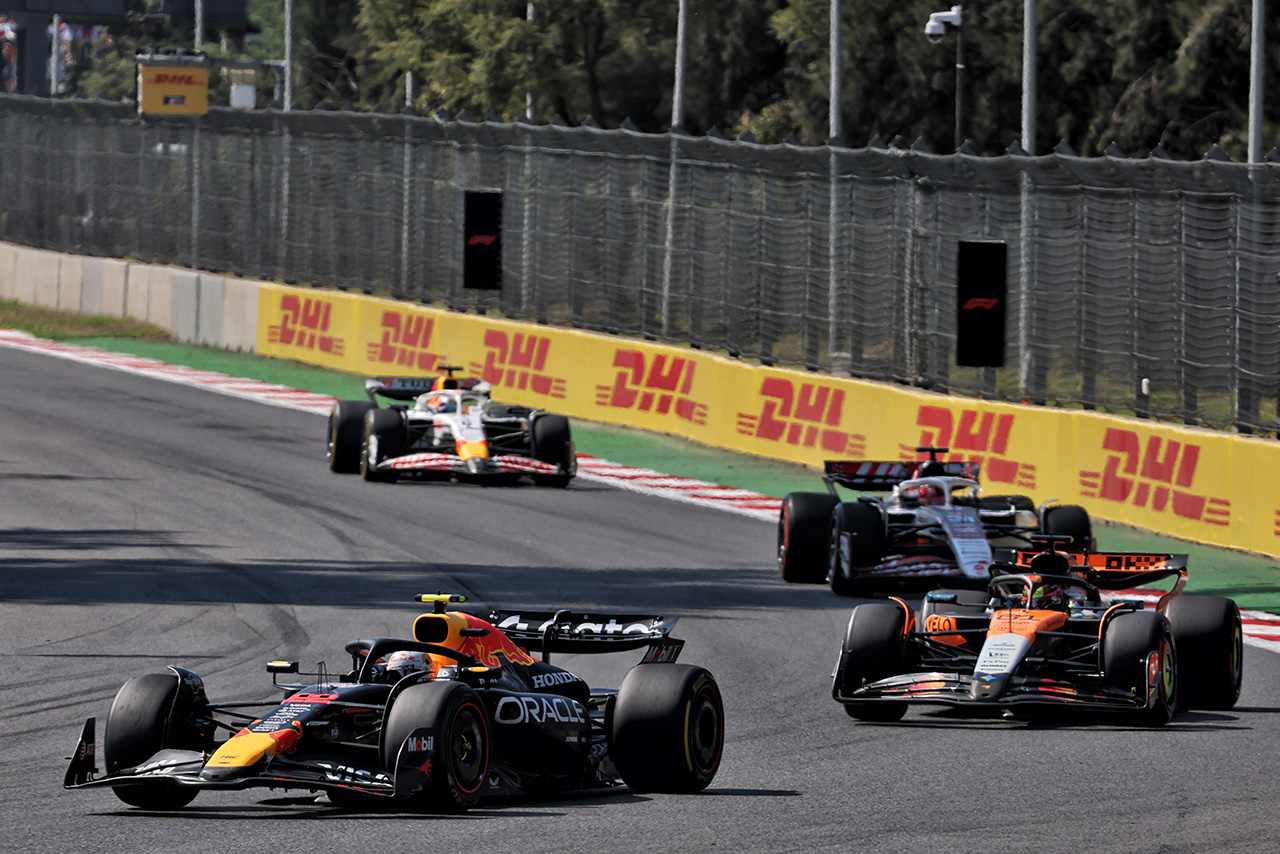 角田裕毅（レッドブル）＆オスカー・ピアストリ（マクラーレン）