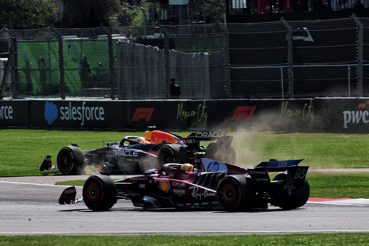 ルイス・ハミルトン（フェラーリ）とマックス・フェルスタッペン（レッドブル）