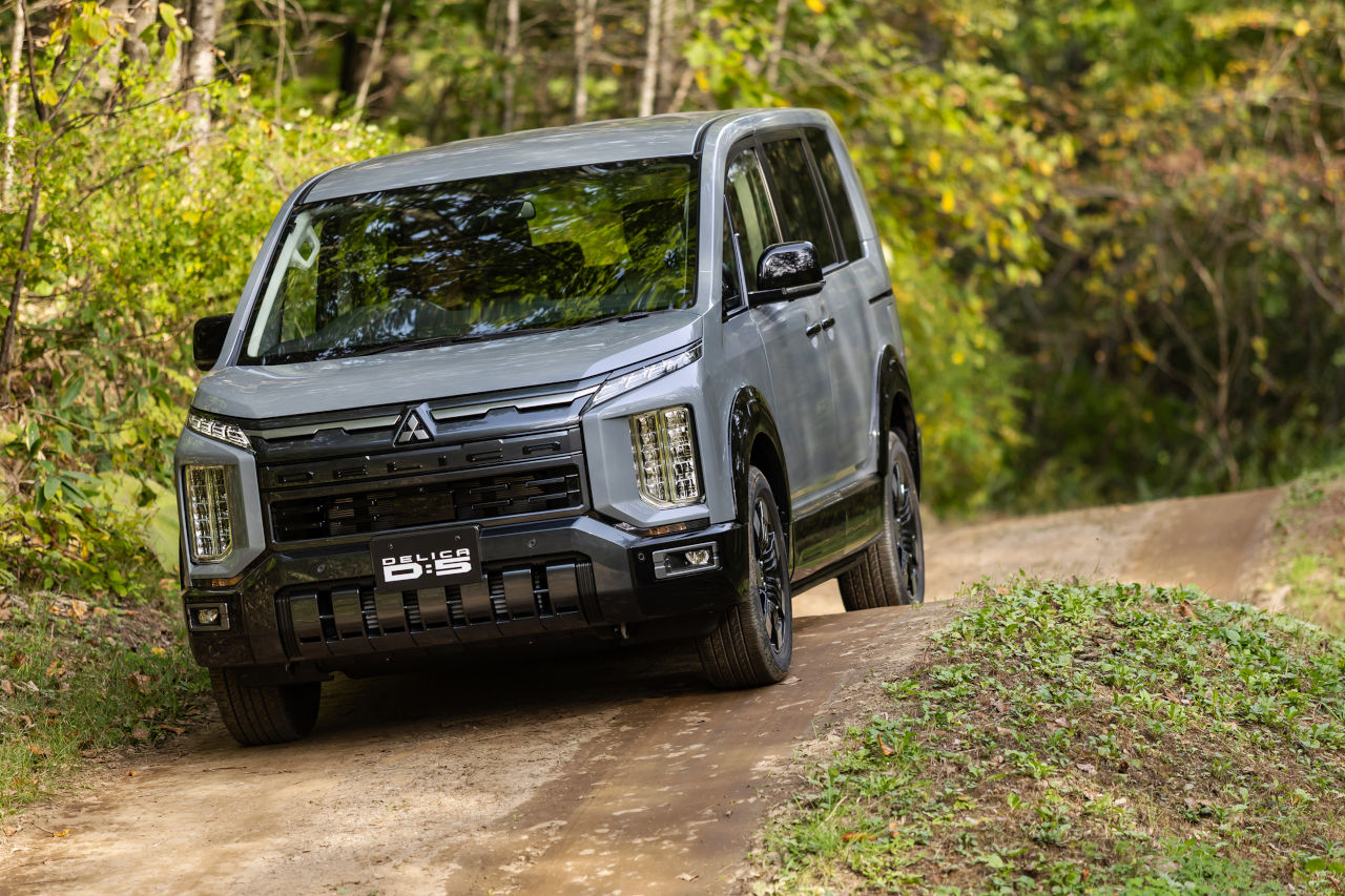 ミツビシ、PHEV搭載のSUV『エレバンス・コンセプト』を世界初披露。クルマで過ごす時間の上質さを追求／ジャパンモビリティショー2025