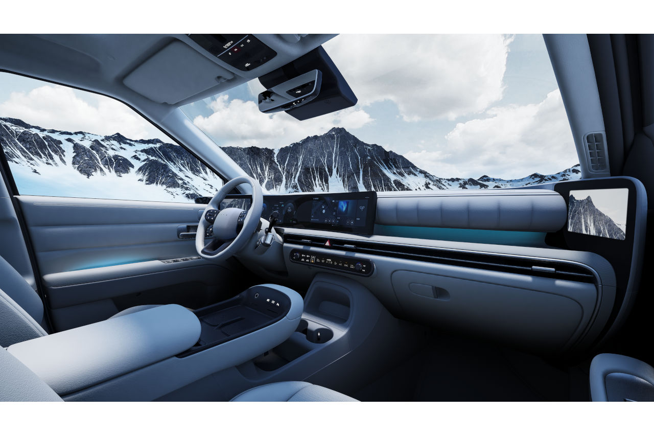 ジャパンモビリティショー初出展のヒョンデが水素電気自動車の新型『ネッソ』を日本初公開