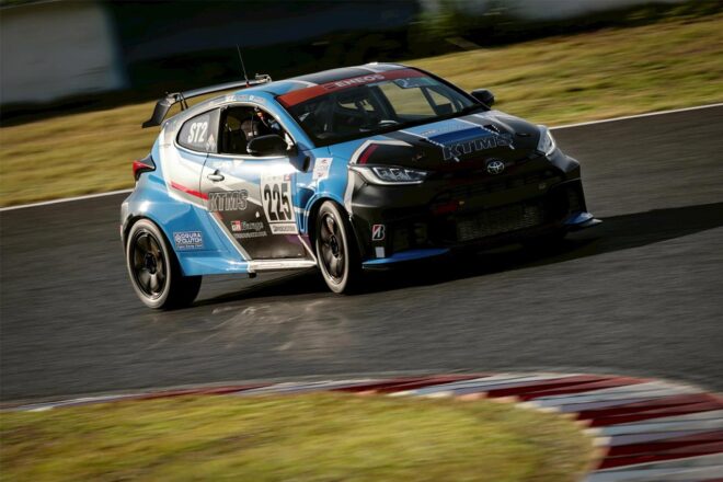 GT300の決勝スタート、HOPPY 86 MCとADVICS マッハ車検 MC86