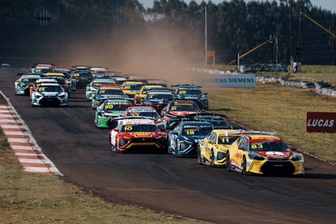 灼熱スプリントはミツビシが表彰台独占、トヨタの現役最多勝男もポール・トゥ・ウイン／SCB第9戦