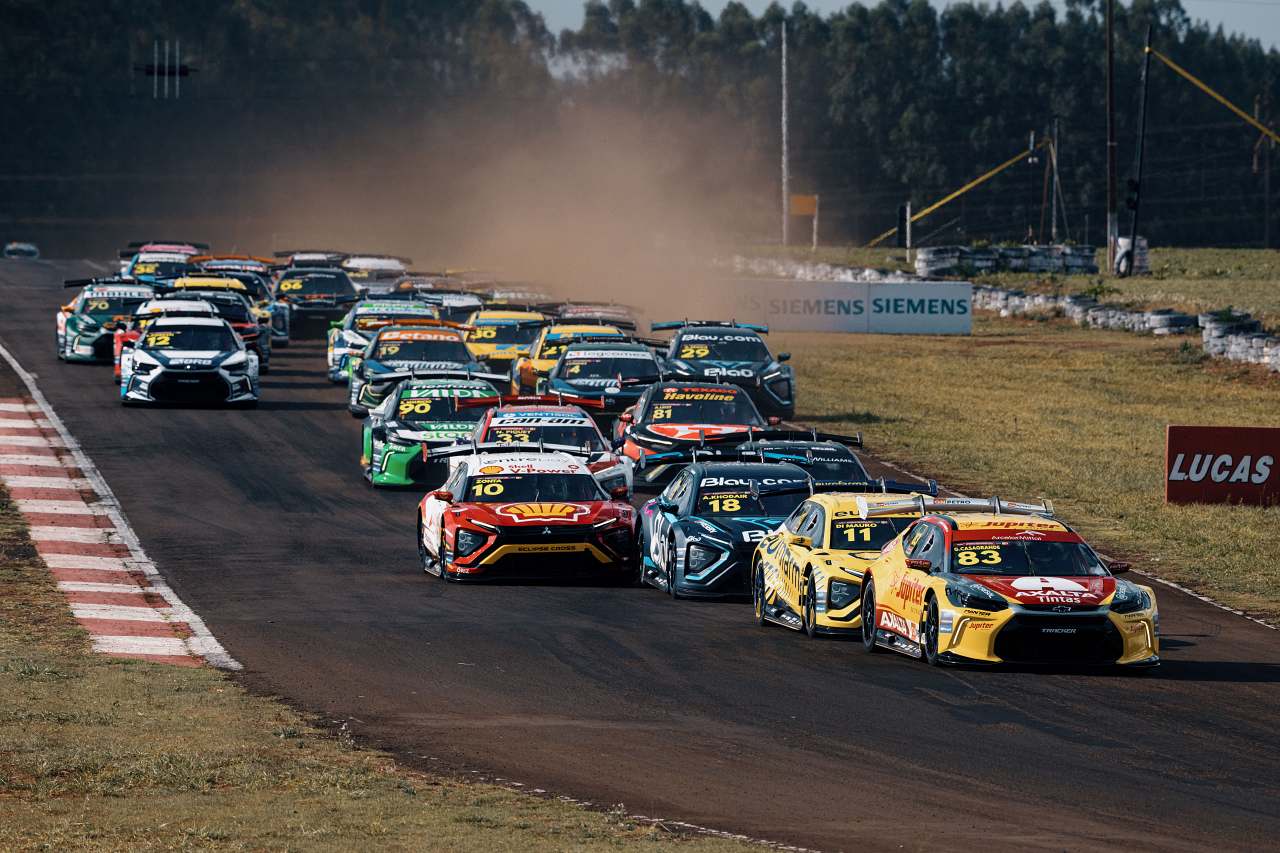 灼熱スプリントはミツビシが表彰台独占、トヨタの現役最多勝男もポール・トゥ・ウイン／SCB第9戦