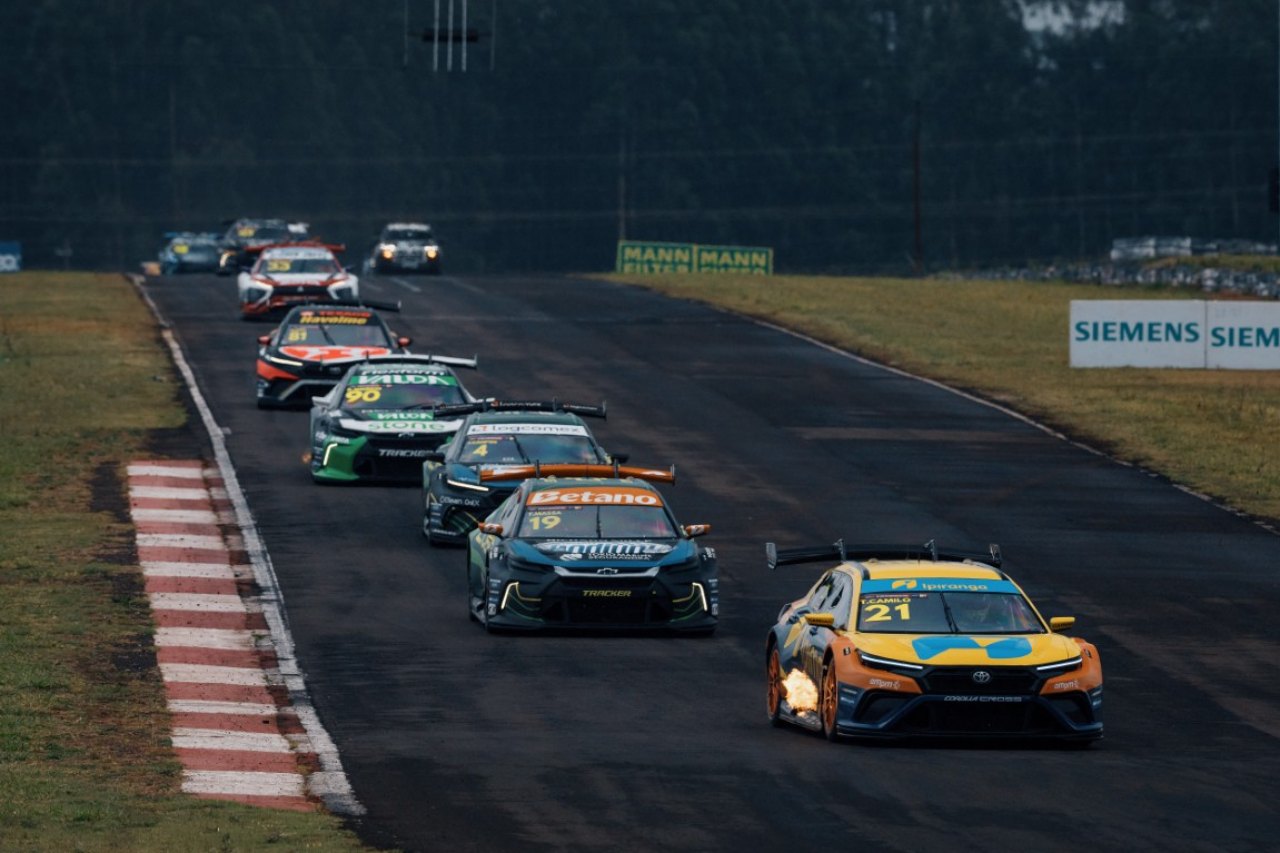 灼熱スプリントはミツビシが表彰台独占、トヨタの現役最多勝男もポール・トゥ・ウイン／SCB第9戦