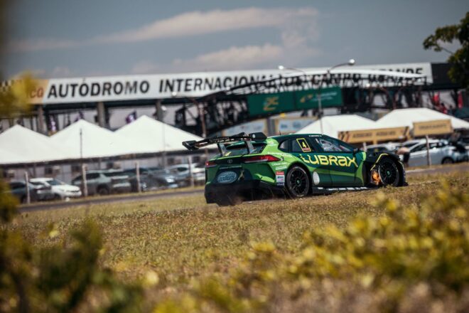 灼熱スプリントはミツビシが表彰台独占、トヨタの現役最多勝男もポール・トゥ・ウイン／SCB第9戦