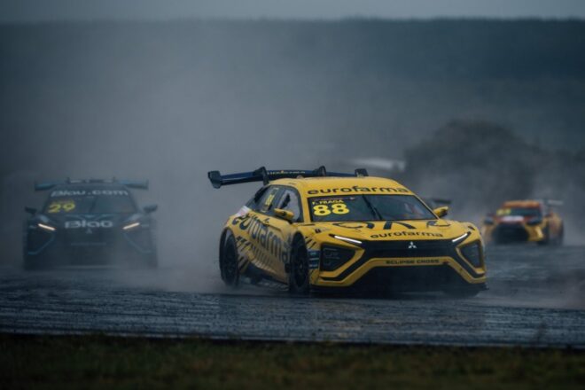 灼熱スプリントはミツビシが表彰台独占、トヨタの現役最多勝男もポール・トゥ・ウイン／SCB第9戦